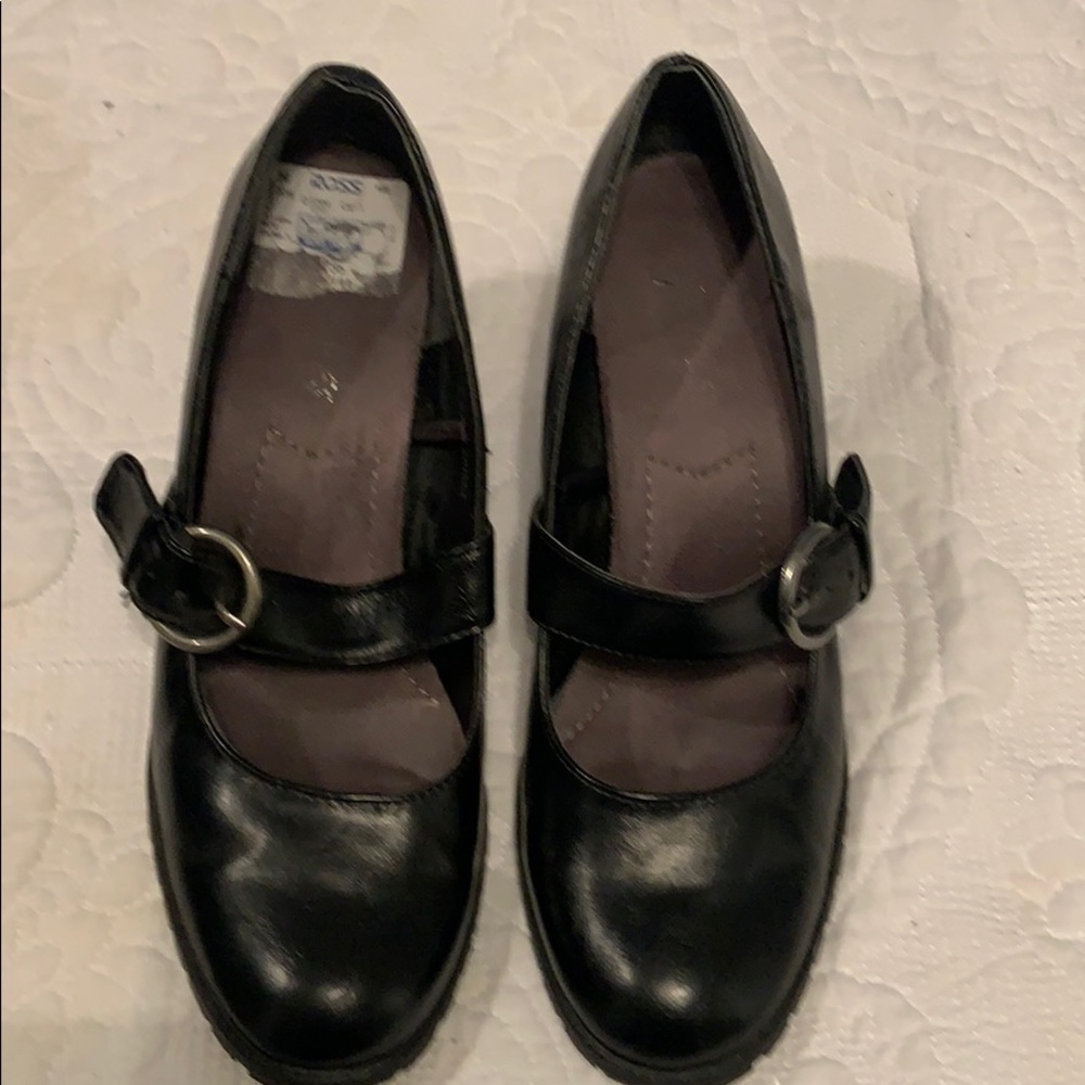 Aerosol black Mary Jane with heel